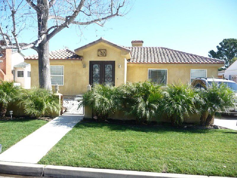 1st image of 4520 Blackthorne Ave