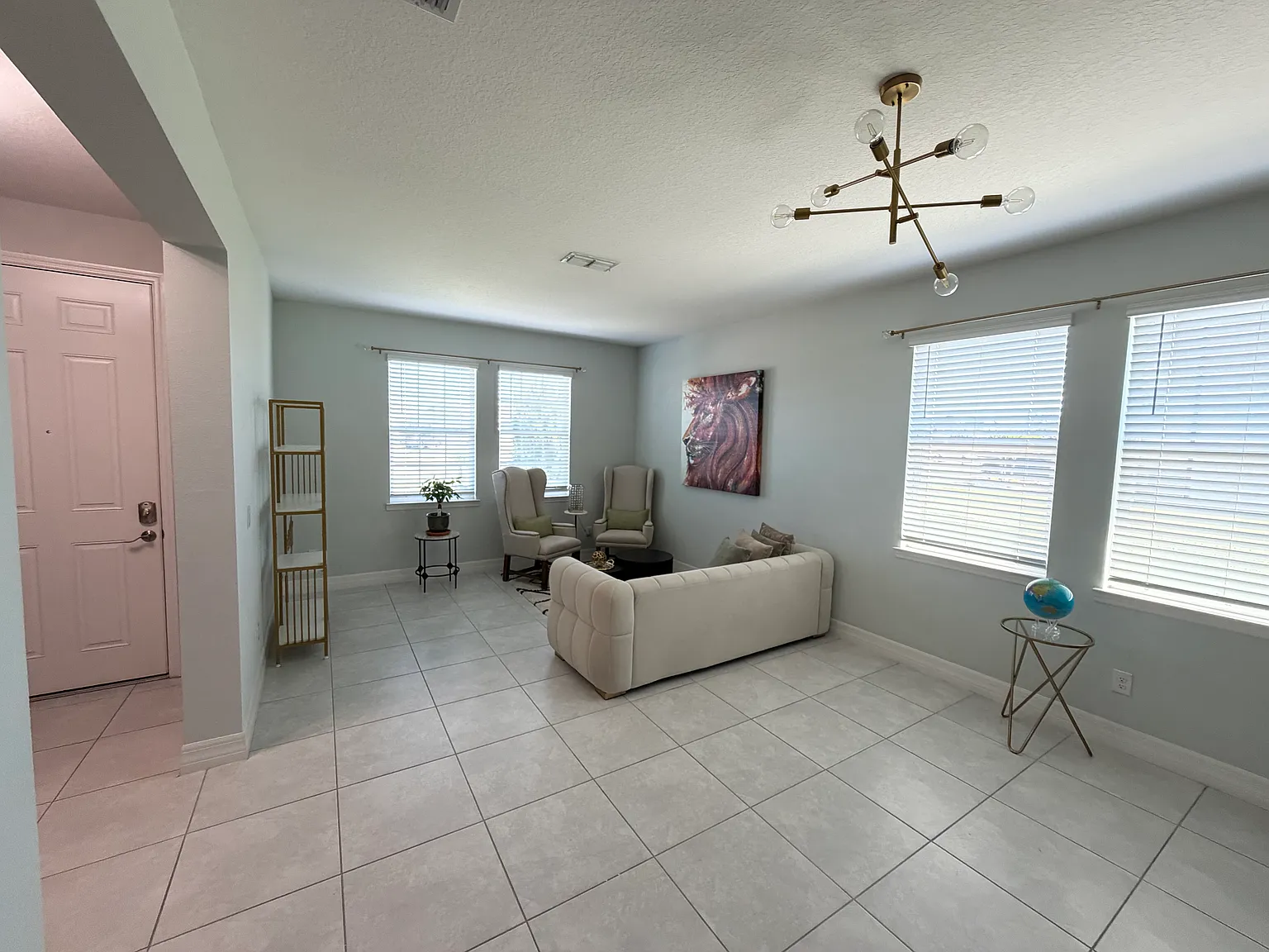 5 bed, 3200 sqft, $3,200 — Photo 2