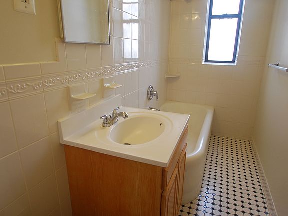 5th image of 380 Montgomery St #4O