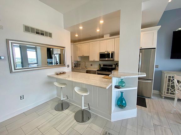 4th image of 470 3rd St S Unit 909