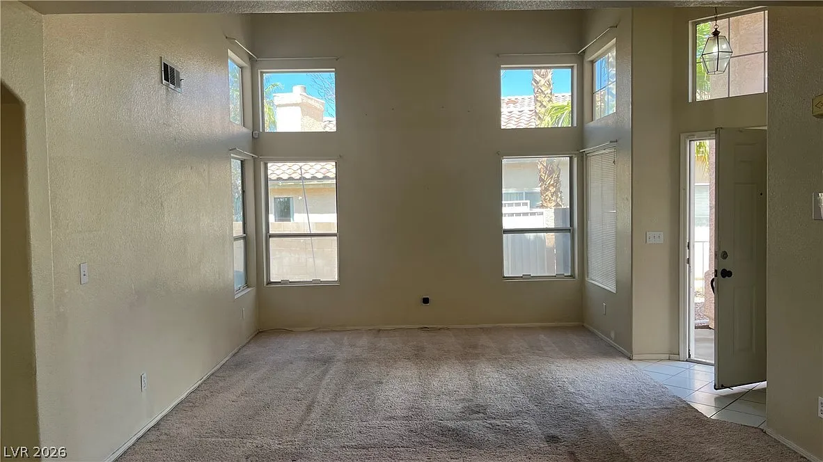 3 bed, 2.5 bath, 2034 sqft, $2,045 — Photo 3