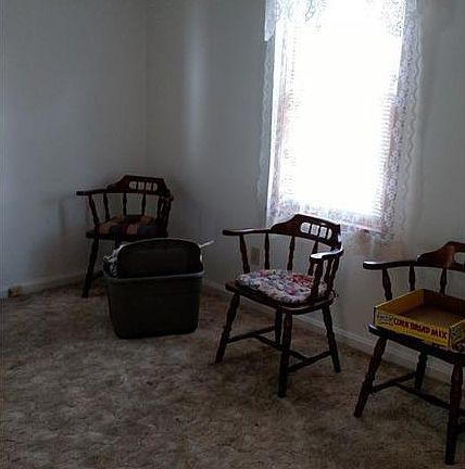 3rd image of 4689 Woodford St