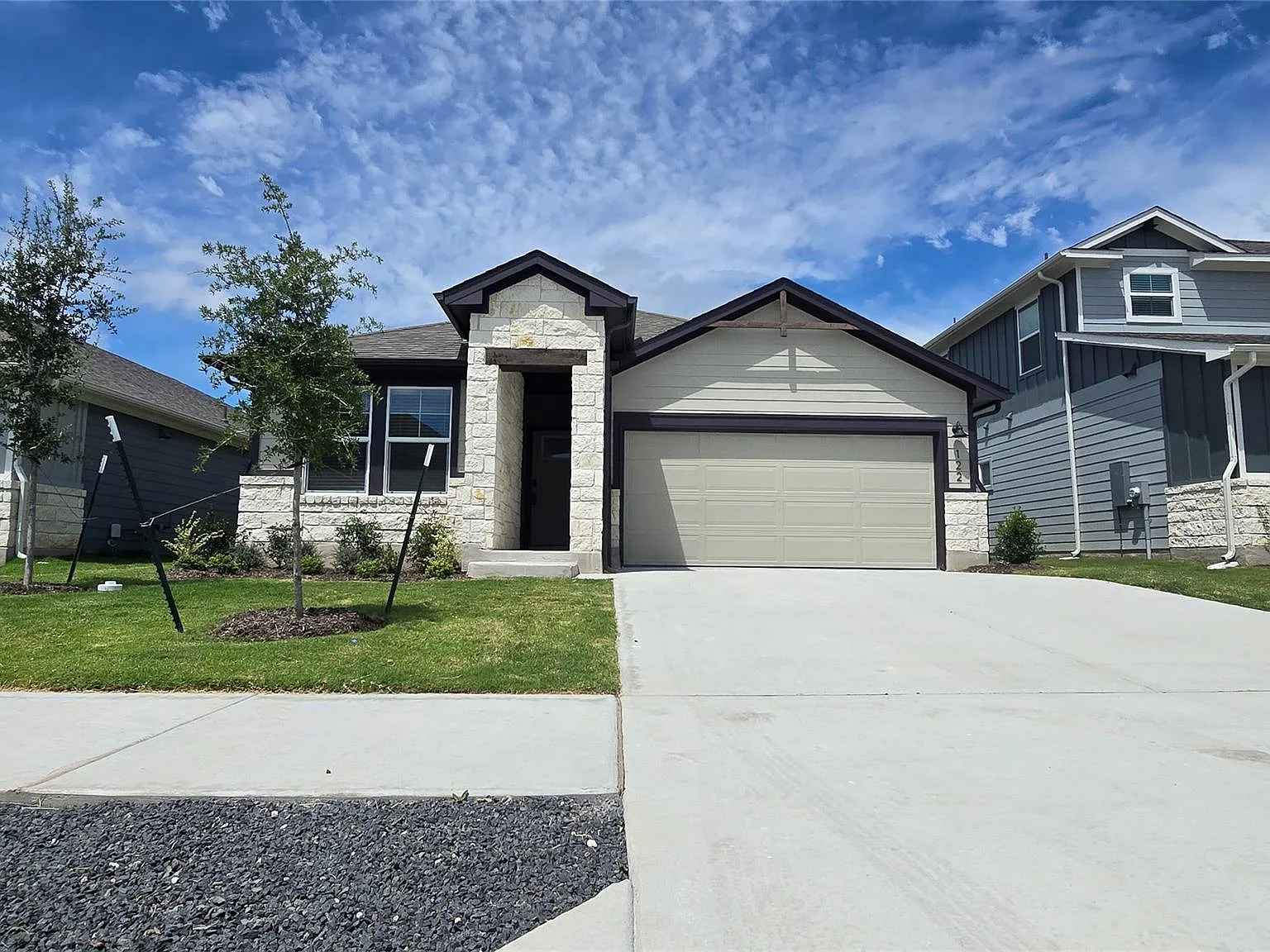 4 bed, 3.0 bath, 2012 sqft, $2,235 — Photo 2