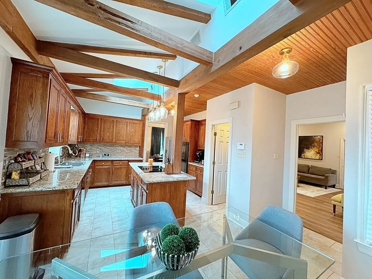 Beautiful Furnished home off Perkins Rd | Available Feb 2027! — Photo 2