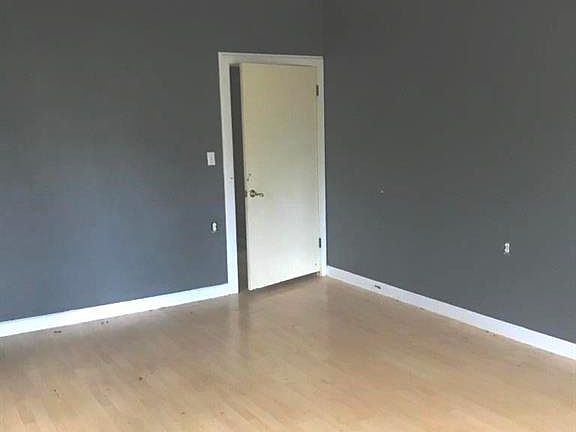 5th image of 135 NE 5th Ave
