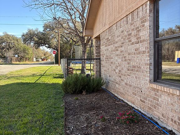 3rd image of 204 san antonio