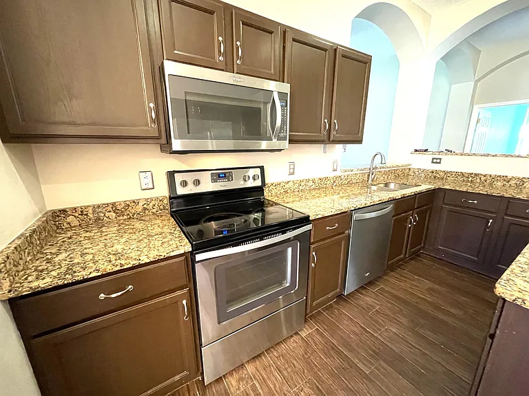 1600 Tailfeather Ct — Photo 8