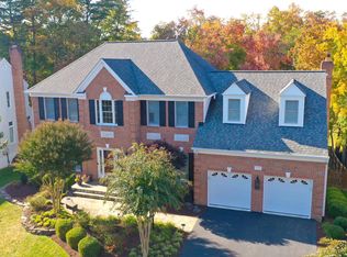 12718 Fox Woods Dr, Herndon, VA 20171