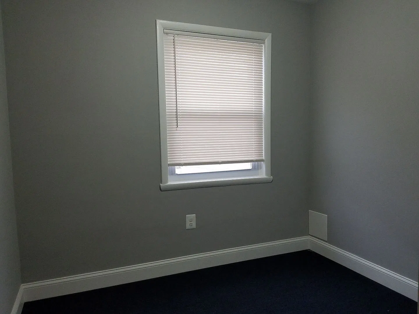 Edgewood - 3 Bedrooms and 2 baths Available! — Photo 4