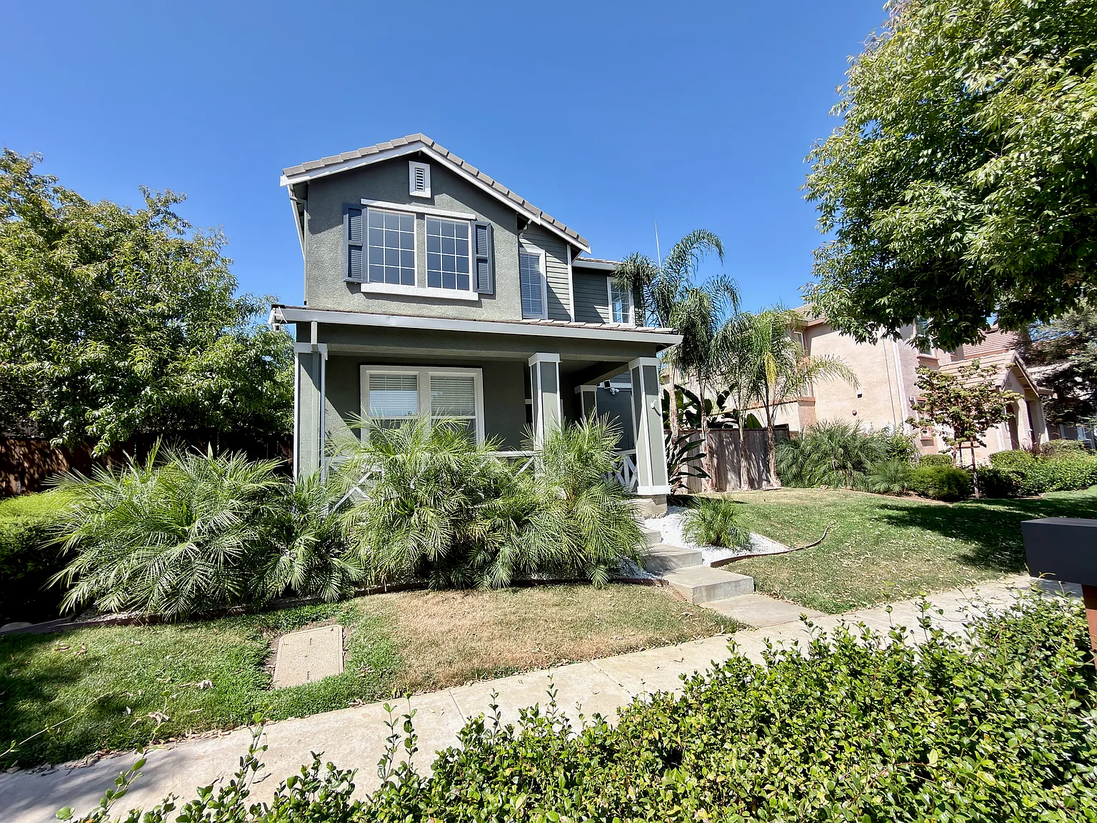 4 bed, 2013 sqft, $3,995 — Photo 1
