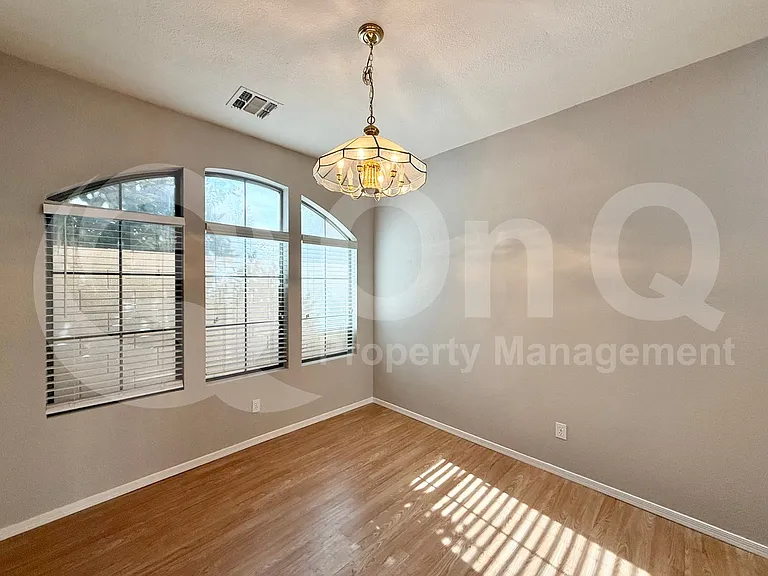5310 E Hilton Ave — Photo 6