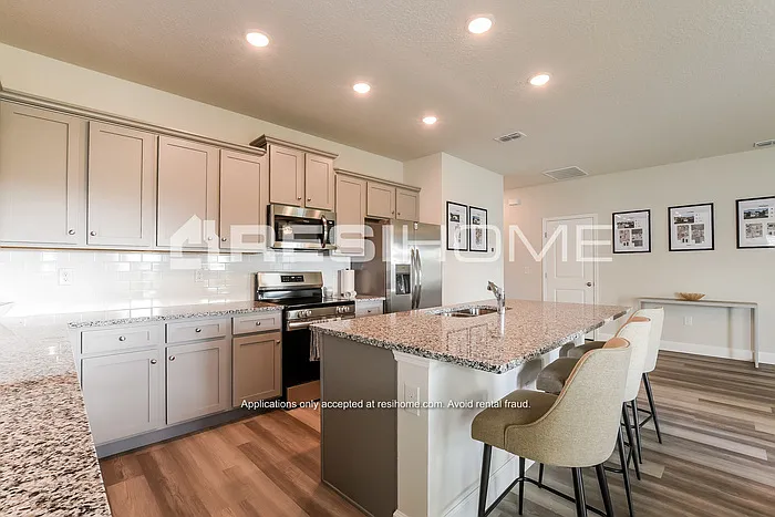 3 bed, 2.0 bath, 1638 sqft, $2,265 — Photo 4