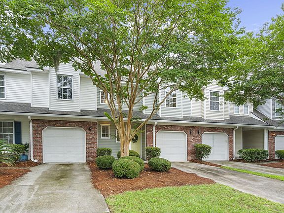 3rd image of 111 Larissa Dr
