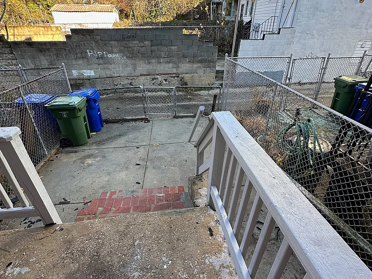 2712 Baker St — Photo 7