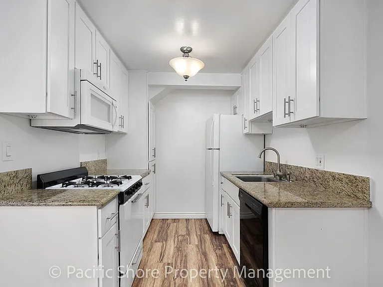 868 West Knoll Apartments — Photo 5