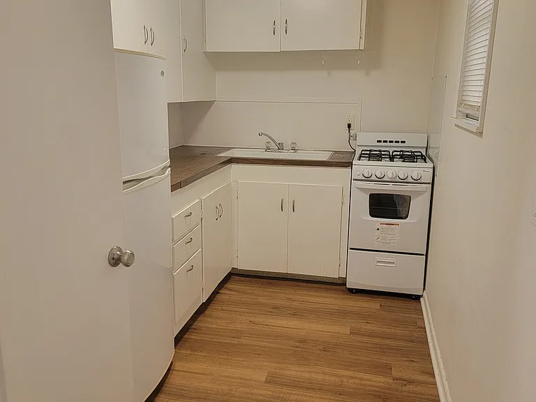 302 E 33rd St #2 — Photo 6