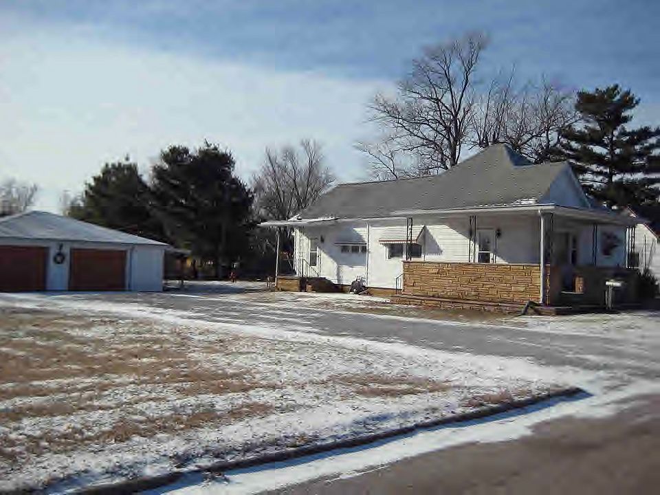 2nd image of 406 E 11th St