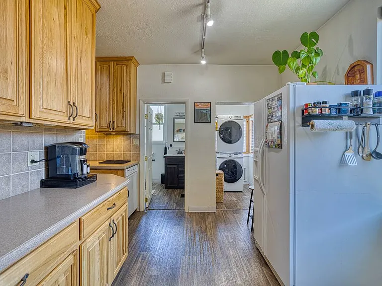 781 E Simpson Ave — Photo 10