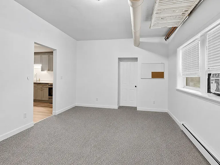 6565 N. Lakewood Renovated Rogers Park Apartments — Photo 29