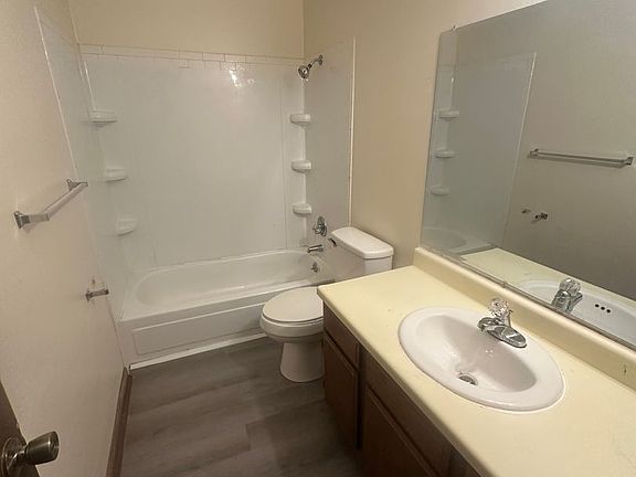 5th image of 1409 E Iron Ave APT 303-B