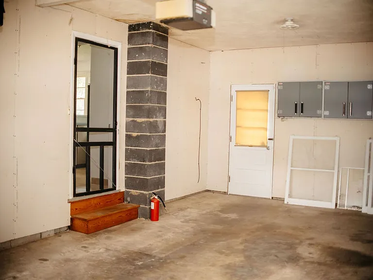 425 Spring Dr — Photo 36