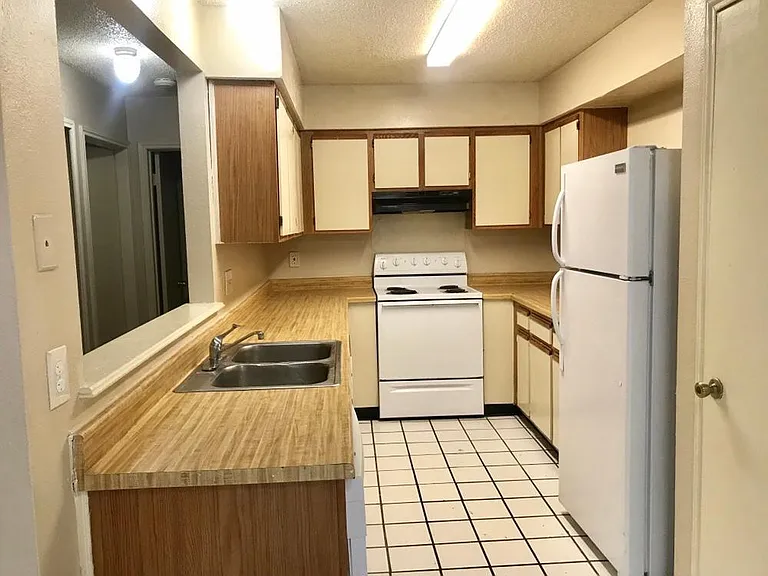 7528 Oak Chase — Photo 3