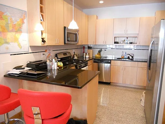 Rented by Manhattan Property Group | media 36