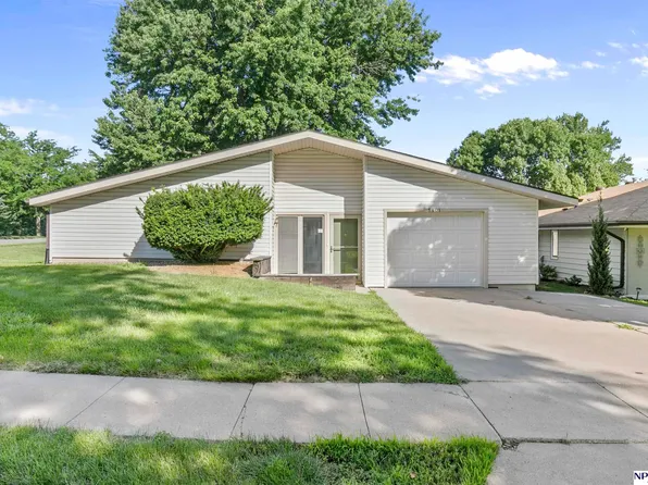 5401 Venture Dr, Lincoln, NE 68521