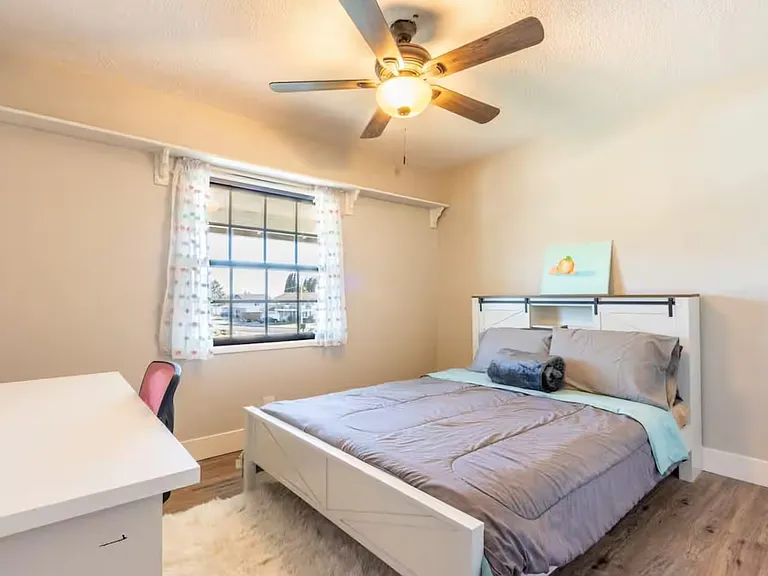 2123 Mary Way — Photo 28