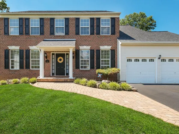 152 Redstone Dr, Warrington, PA 18976