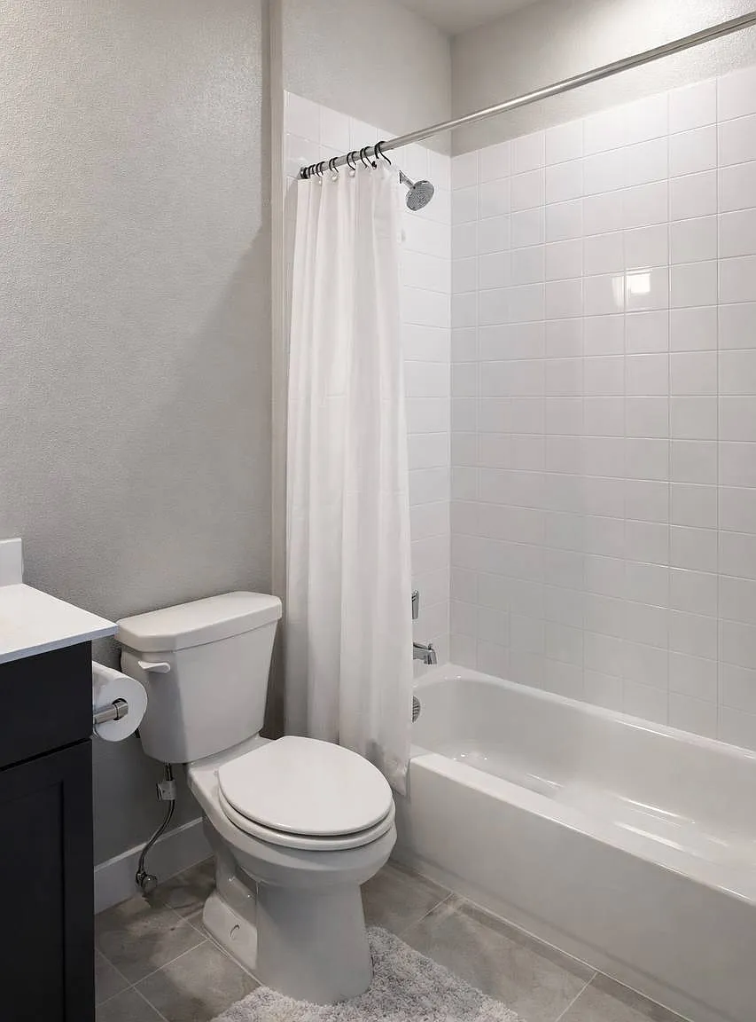 5 bed, 2460 sqft, $800 — Photo 2
