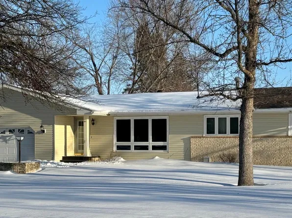1805 Nelson Dr, Thief River Falls, MN 56701