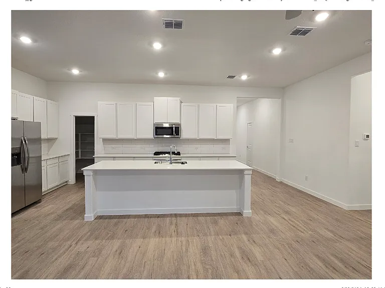 1333 Armitage Way — Photo 12