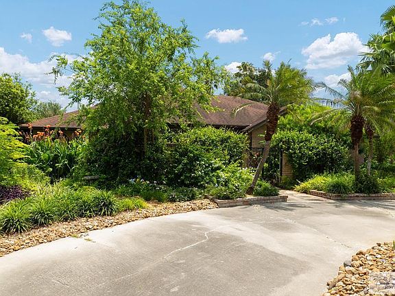 2nd image of 1808 Palm Valley Dr E