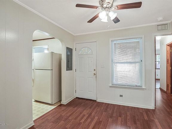 4th image of 8533 Eaton Ave