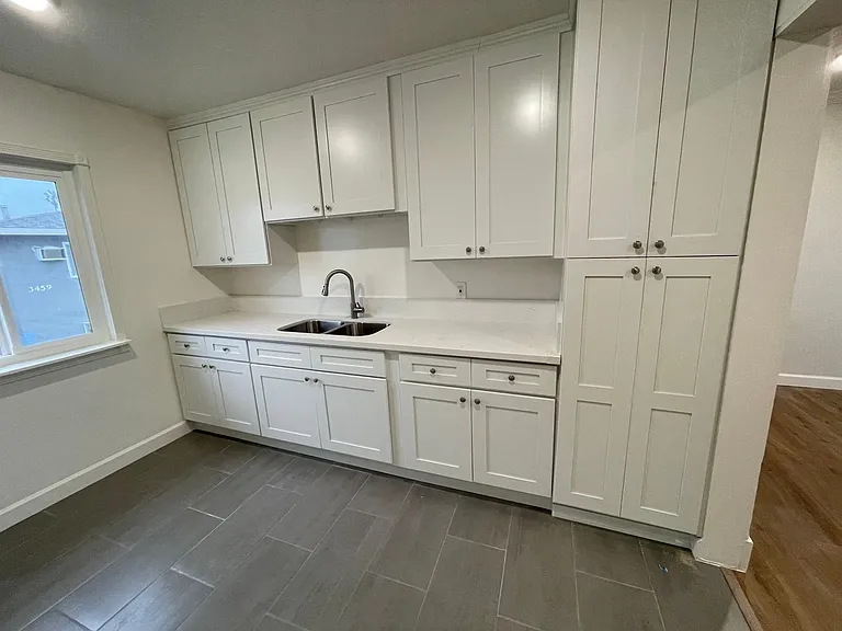 7119 S Victoria Ave #6 — Photo 5