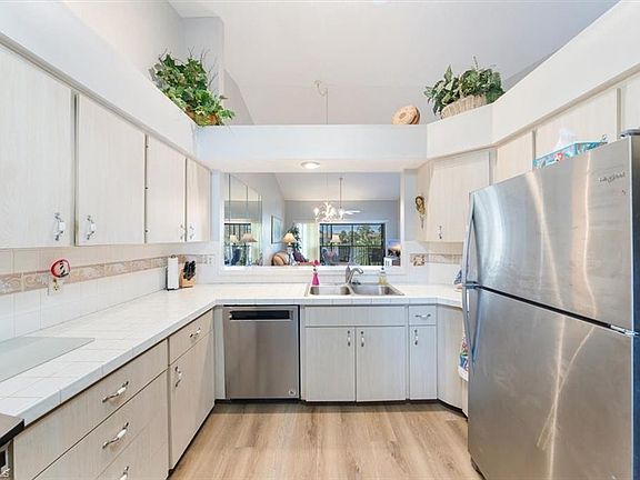 5th image of 527 Lake Louise CIR #9-203