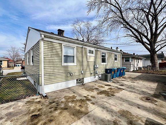 2nd image of 623 E 162nd Pl