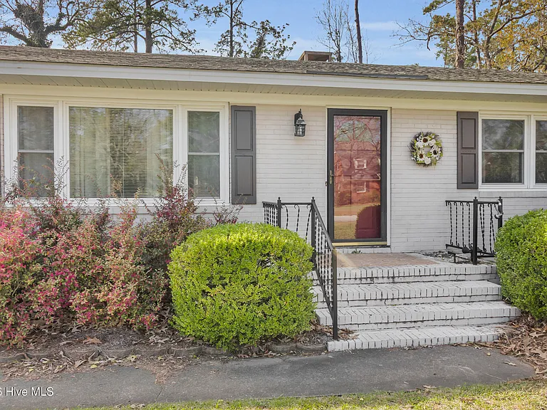 609 Edgehill Rd — Photo 31