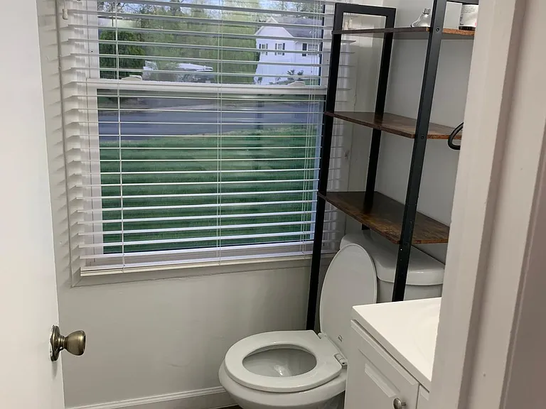 4807 Poplar Dr — Photo 15