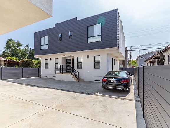 2nd image of 640 1/2 N Heliotrope Dr