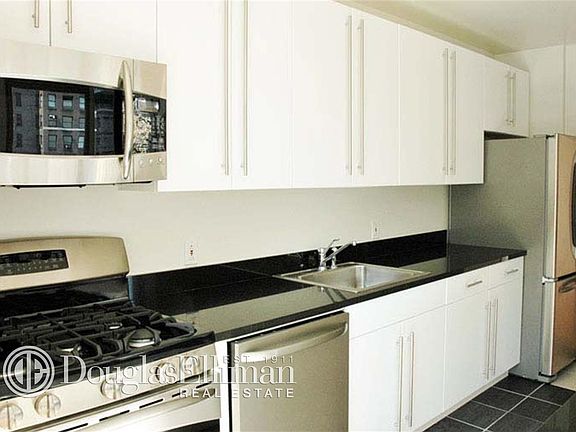 4th image of 50 Murray St #18
