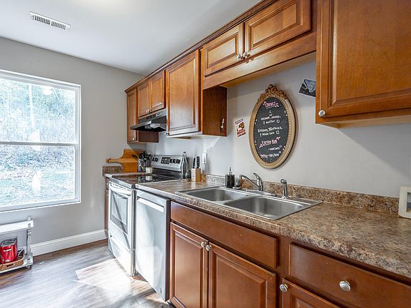 4th image of 4702 Winifred Dr