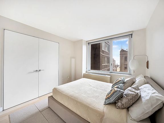 5th image of 322 W 57th St APT 26F