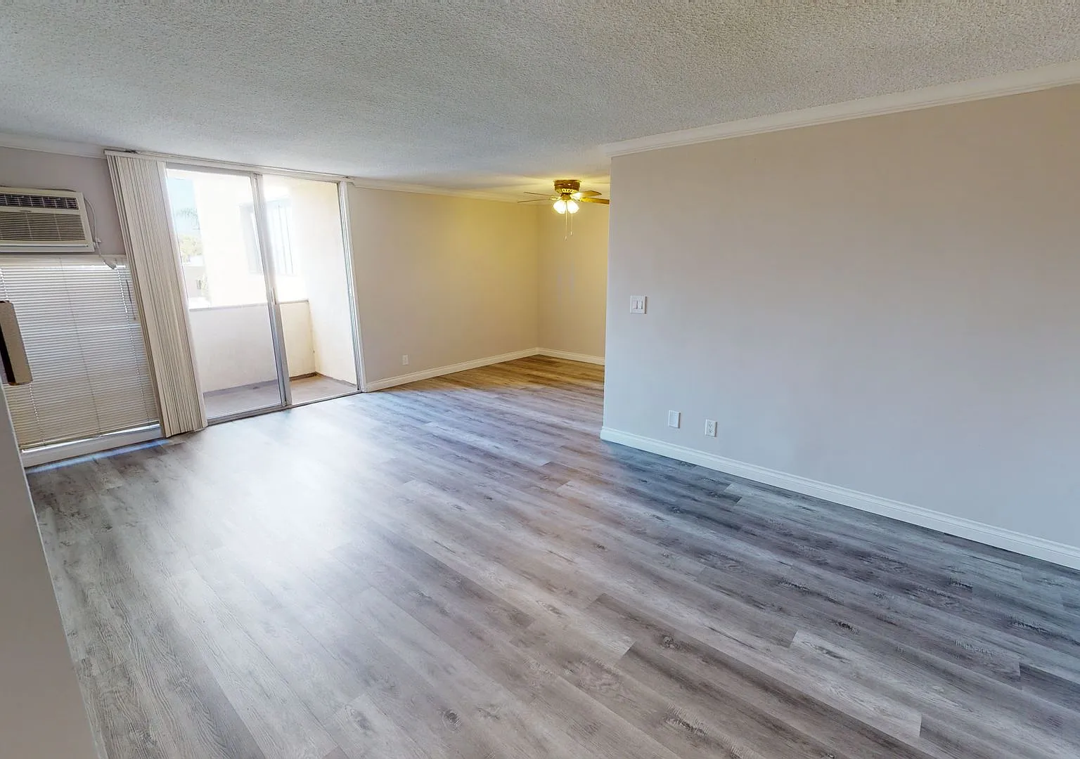RMN - Romaine Apartments — Photo 2