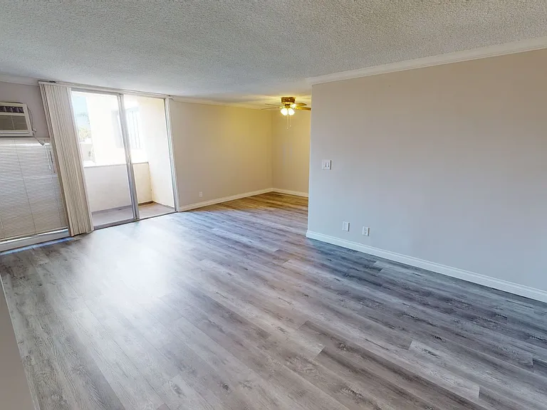 RMN - Romaine Apartments — Photo 2