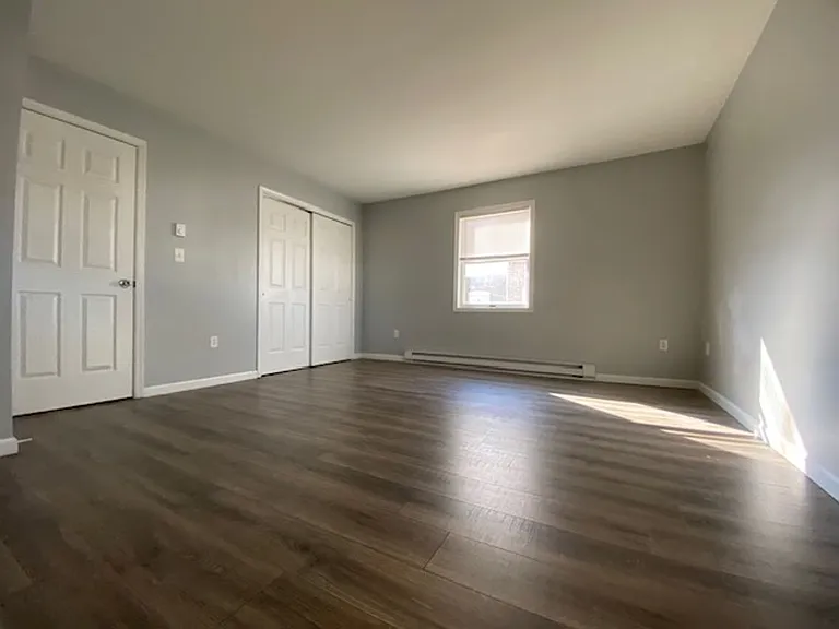 532 Broad St — Photo 6