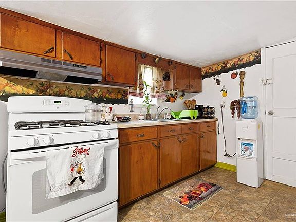 5th image of 1702 N Alton Blvd