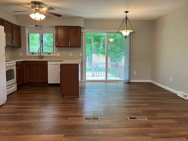 451 Robinhood Dr — Photo 33