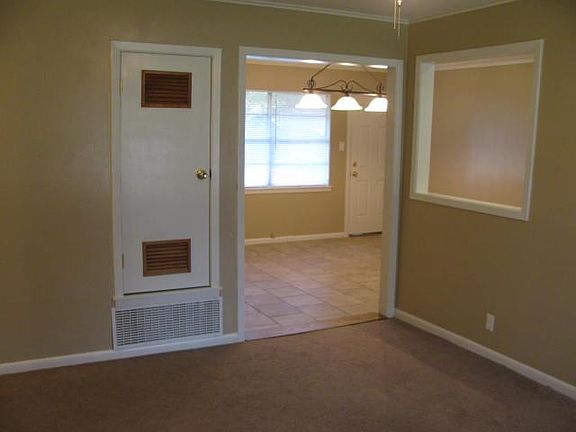 Living room looking toward dining room & back door